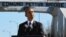 Barak Obama irqchilikka qarshi kurashga sanha bo'lgan ko'prik oldida so'zlamoqda, Selma shahri, Alabama shtati, 7-mart, 2015