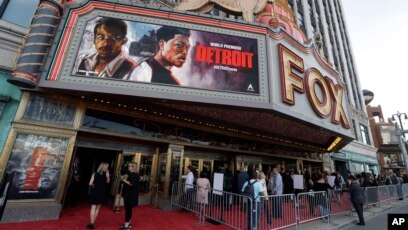 Reychel Luttrell yalangoch fotosuratlar