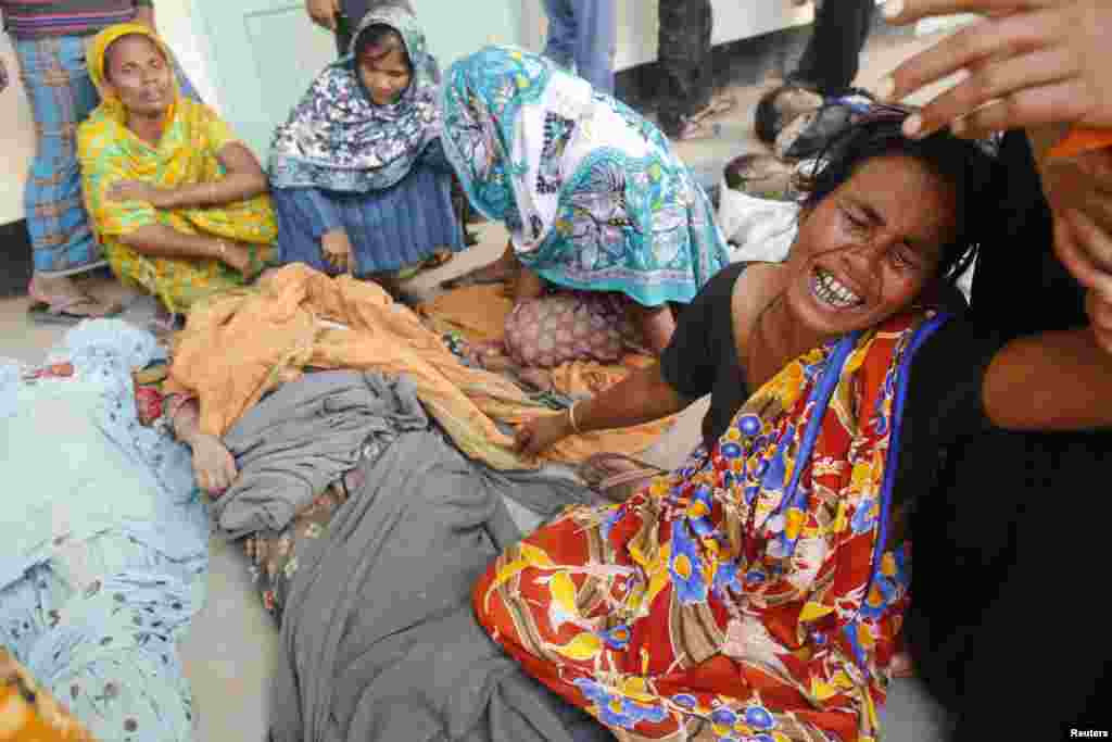 People mourn by relatives who died in the collapsed building, Savar, Bangladesh, April 25, 2013. 