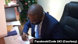 Dieudonné Kasembo na maponami ya kobandela mpo na mokambi ya FEC (Fédération ya ba entreprises ya Congo) na Kinshasa, RDC, 23 décembre 2020. (Facebook/Code 243)