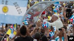 Đức Giáo Hoàng đến Quảng trường Cách mạng ở Havana để cử hành Thánh lễ ngày 20/9/2015.