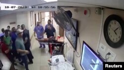 İsrail ordusu, Şifa Hastanesinde rehinelerin tutulduğuna ilişkin bir video yayınladı.