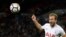 Pemain Tottenham Harry Kane mengontrol bola saat pertandingan sepak bola Liga Inggris antara Tottenham Hotspur dan Watford di Stadion Wembley di London, Senin, 30 April 2018. (Foto: AP)