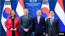 조현 한국 외교부 장관과 여한구 산업통상부 통상교섭본부장, 다비드 반 베일 네덜란드 외교장관과 아우케 더 브리스 통상개발장관이 11일 서울에서 열린 ‘한국-네덜란드 외교·산업 고위급 대화(2+2)’에 참석했다. (한국 외교부 제공)