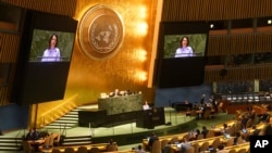 La ministra de Relaciones Exteriores de Alemania Annalena Baerbock, se dirige a la Asamblea General de Naciones Unidas, el 23 de febrero de 2023, en las instalaciones de la ONU. 