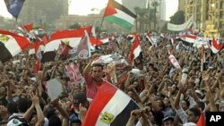 Muslim Brotherhood's supporters chant slogans in Cairo's Tahrir Square, June 19, 2012 (AP).