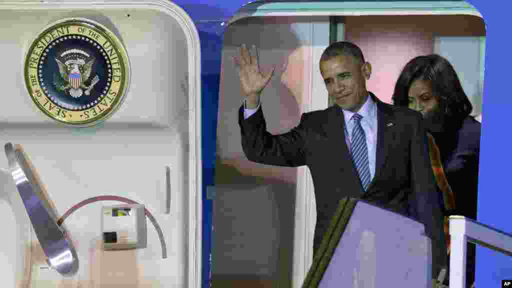 Barack Obama descend d&#39;Air Force One, Buenos Aires, 23 mars 2016.