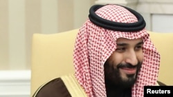 محمد بن سلمان، ولیعهد عربستان، سعودی تلاش می کند تا جامعۀ محافظه کار عربستان را به یک جامعۀ معتدل اسلامی مبدل سازد