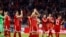 Les joueurs du Bayern Munich applaudissent leurs supporters après le match contre le Séville FC à Munich, Allemagne, le 11 avril 2018.