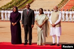 Maldives' President Mohamed Muizzu, second-left, with first lady Sajidha Mohamed, left, and Indian Prime Minister Narendra Modi, right, with Indian President Droupadi Murmu, are seen after Muizzu's ceremonial reception at India's Presidential Palace in New Delhi, Oct. 7, 2024.