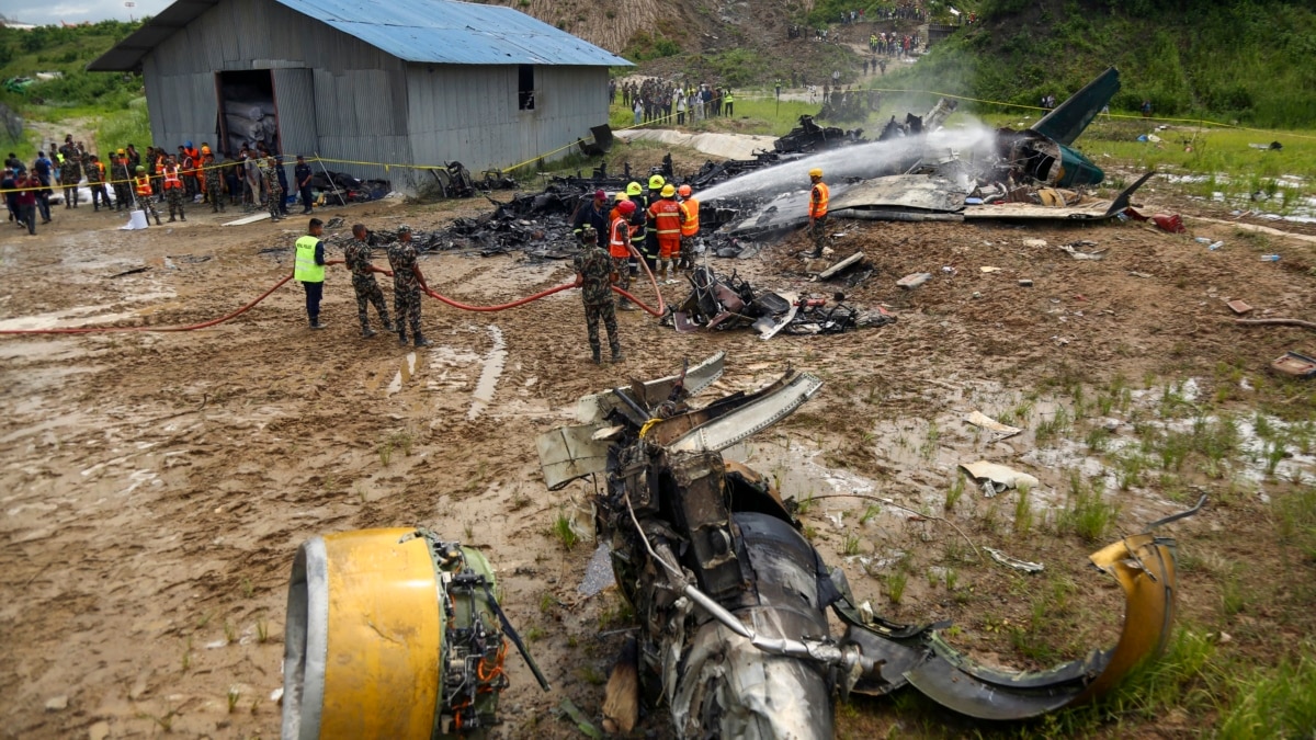 尼泊尔一小型飞机坠毁，18人罹难仅一名飞行员幸存