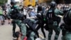 홍콩 경찰, 국가보안법 반대 시위 240명 체포...시위대에 후추탄 발사