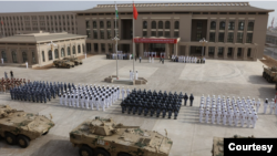 中國軍人2017年8月1日在吉布提(Djibouti)舉行新基地啟用儀式（中國軍方圖片）