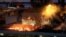 香港抗议者和警方星期天（11月17日）在理工大学外爆发激烈冲突。