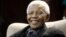 Nelson Mandela, de 94 años estuvo preso 27 años durante la época de la segregagción racial antes de convertirse en presidente.