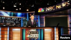 Tom Brokaw à NBC à New York, le 1er décembre 2004