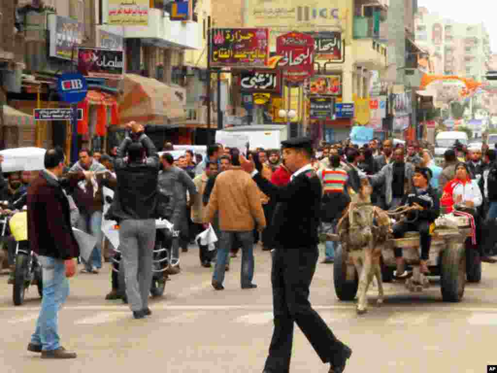 A police officer makes way for protesters following the deadly riot in Port Said. February 2, 2012. (A. Ekimian)