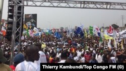 Des milliers de Congolais massés à Kinshasa pour écouter l'opposant historique en RDC. (Thierry Kambundi/Top Congo FM)