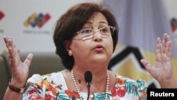 La presidenta del Consejo Nacional Electoral, Tibisay Lucena, anuncia la fecha de las elecciones parlamentarias programadas para el 6 de diciembre.