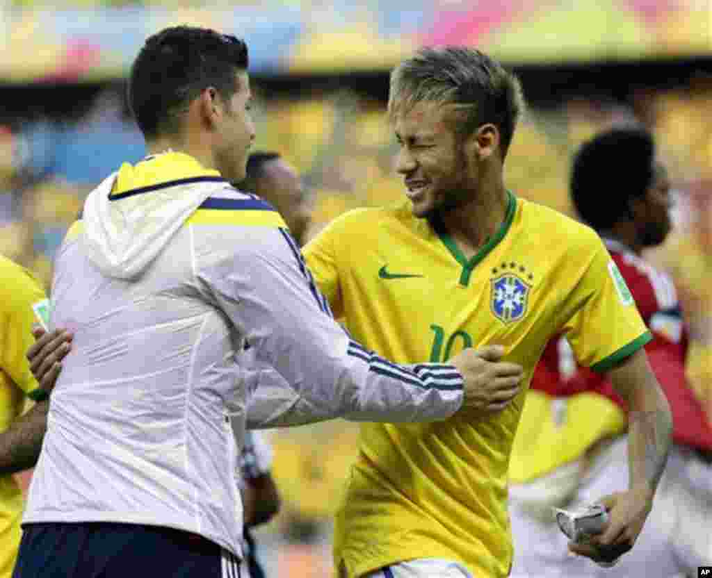 Colombia's James Rodriguez, left has a word with Brazil's Neymar before the World Cup quarterfinal soccer match between Brazil and Colombia at the Arena Castelao in Fortaleza, Brazil, Friday, July 4, 2014. (AP Photo/Natacha Pisarenko)