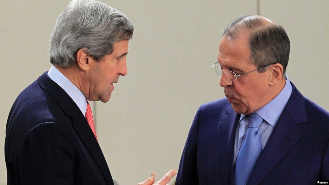 Menteri Luar Negeri AS John Kerry (kiri) dan Menteri Luar Negeri Rusia Sergei Lavrov.akan bertemu di Jenewa untuk membahas Suriah (foto: dok). 