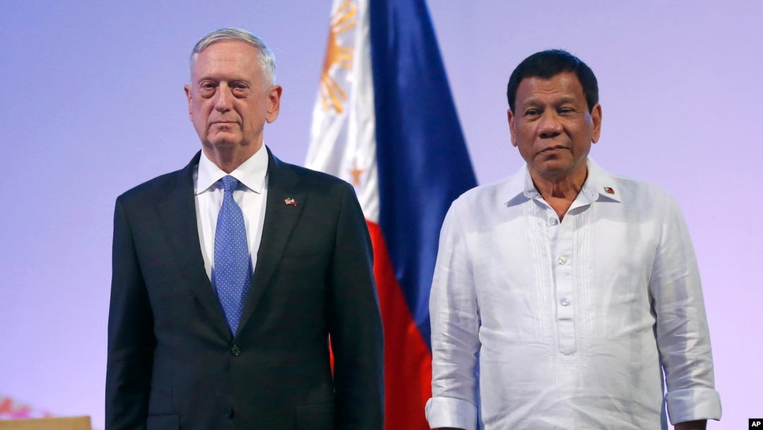 Bộ trưởng Quốc phòng Hoa Kỳ Jim Mattis và Tổng thống Rodrigo Duterte, hôm thứ Ba 24/10/2017