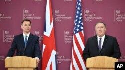 U.S. Secretary of State Mike Pompeo, right, and Britain's Foreign Secretary Jeremy Hunt speak at a joint press conference at the Foreign Office in London, May 8, 2019.