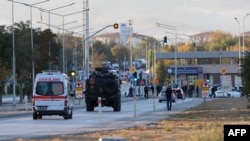 TUSAŞ’taki saldırıda hayatına kaybedenlerin ardından Ankara’da cenaze törenleri düzenlenirken siyasetçilerden “planlı saldırı”, “korku iklimi yaratma çabası” ve “siyaseti yönlendirme amaçlı” gibi değerlendirmeler geldi. 