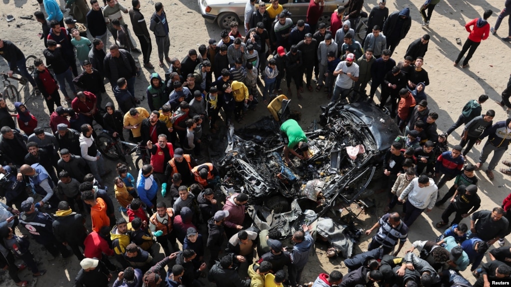 加沙地区南部城市拉法遭到以色列空袭之后。(photo:VOA)