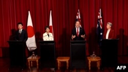 Menteri Pertahanan Jepang Minoru Kihara (kiri), Menteri Luar Negeri Jepang Yoko Kamikawa (kedua dari kiri), Menteri Pertahanan Australia Richard Marles (kedua dari kanan), dan Menteri Luar Negeri Australia Penny Wong (kanan) di Queenscliff, 5 September 2024. (William WEST/AFP)