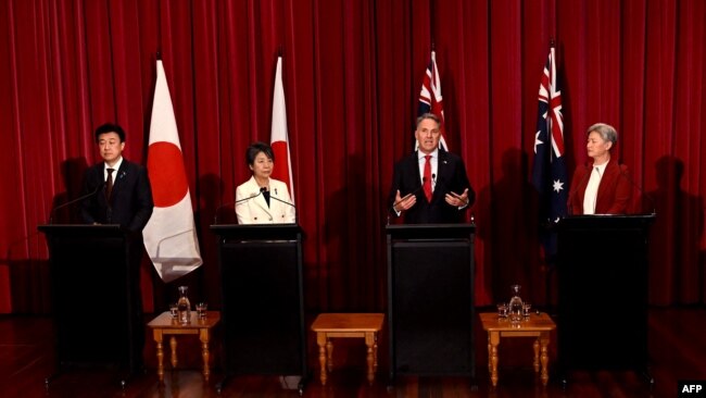 Menteri Pertahanan Jepang Minoru Kihara (kiri), Menteri Luar Negeri Jepang Yoko Kamikawa (kedua dari kiri), Menteri Pertahanan Australia Richard Marles (kedua dari kanan), dan Menteri Luar Negeri Australia Penny Wong (kanan) di Queenscliff, 5 September 2024. (William WEST/AFP)