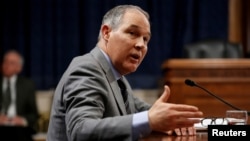 Scott Pruitt, director de la Agencia de Protección Ambiental de EE.UU. testifica ante el Congreso por gastos y ética. 