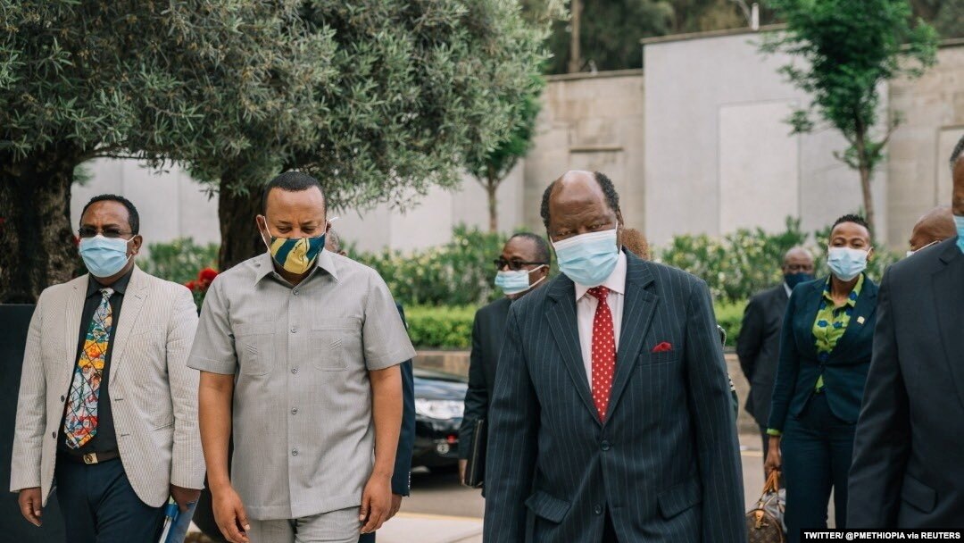 Minisitiri w'intebe wa Etiyopiya, Abiy Ahmed, n' intumwa z'Umuryango w'Afrika yunze ubumwe, ziyobowe n'abahoze ari abakuru b'ibihugu bya Liberia, Mozambike na Afurika y'epfo.