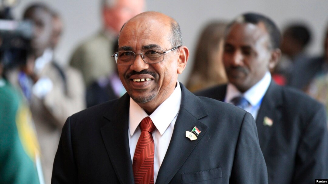 Demonstran menyerukan pembubaran pemerintahan Presiden Omar al-Bashir dalam protes hari Rabu 12/3 (foto: dok). 
