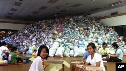 Thai flood relief volunteers, October 17, 2011.