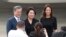 El presidente de Corea del Sur, Moon Jae-in (izq.) y su esposa Kim Jung-sook (centro) son recibidos por la ministra de Desarrollo Social de Argentina, Carolina Stanley, a su llegada al aeropuerto internacional Ministro Pistarini, para participar en la Cumbre del G20. 