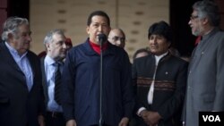 Hugo Chávez trató dar una imagen de fortaleza durante los actos por el Bicentenario de la Independencia en Venezuela.