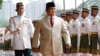 Menteri Pertahanan Prabowo Subianto memeriksa pasukan kehormatan Kementerian Pertahanan Malaysia di Kuala Lumpur, 14 November 2019. (Foto: AP)