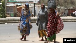 'Yan gudun hijira kusa da Maiduguri, Mayu 14, 2015.