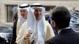 Menteri Energi Arab Saudi Pangeran Abdulaziz bin Salman Al-Saud tiba di tempat pertemuan anggota OPEC di Wina, Austria, pada 4 Juni 2023. (Foto: Reuters/Leonhard Foeger)