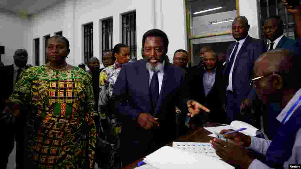 Rais Joseph Kabila awasili katika kituo cha kupiga kura kupiga kura yake
