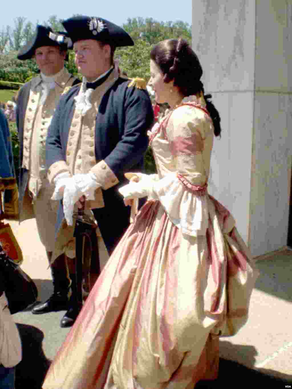 Ispred ambasade Francuske