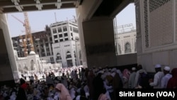 Un espace de la sainte mosquée réservée aux femmes à la Mecque, Arabie saoudite, 8 septembre 2017. (VOA/Siriki Barro)