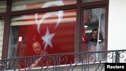 Vitres brisées suite à l'attentat de la rue Istiklal à Istanbul. (Reuters/osman Orsal)