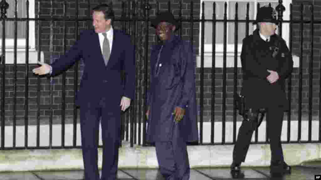 Shugaban Najeriya Goodluck Jonathan da PM Ingila David Cameron, London, 22 Fabrairu 2012.