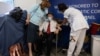 Jehuda Vidavski, preživeli Holokausta star 102 godine, prima treću dozu Fajzerova vakcine u Tel Avivu, Izraelu