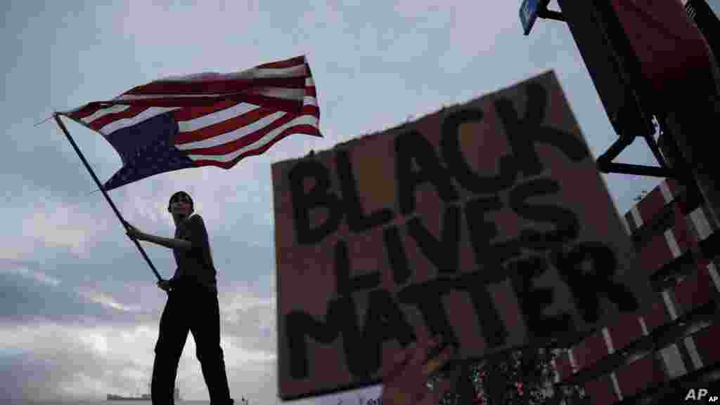 미국 네바다주 라스베가스에서 흑인 남성 조지 플로이드 사망 사건에 항의하는 시위가 열렸다. 