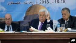 Presiden Otoritas Palestina Mahmoud Abbas berbicara dalam pertemuan di Ramallah, 15 Agustus 2018.