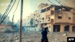 Slika iz video priloga koji je Hamasov ured za medije objavio 8. novembra2023. prikazuje, kako kaže, borbe između boraca brigade al-Qassama i izraelskih kopnenih snaga u sjevernoj i južnoj osi grada Gaze 7. i 8. novembra.
