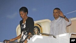 President Barack Obama and first lady Michelle Obama disembark Air Force One as they arrive at Hickam Air Force Base in Honolulu, Hawaii, where they will host the APEC summit, November 11, 2011.